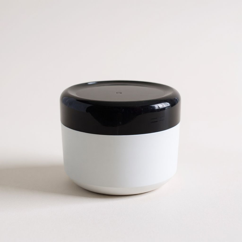 125g cosmetic cream jar.White with black lid
